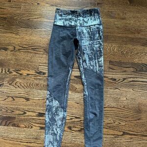 Lululemon Black and Gray Patterned Leggings